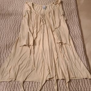 Contrast Women's flowy top, worn with no major flaws